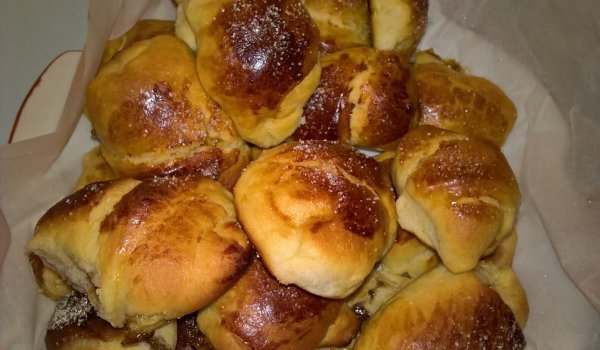 Домашни козуначени кифли с мармалад - Моята Рецепта