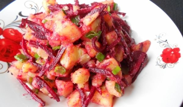 Салата с червено цвекло и картофи - Моята Рецепта