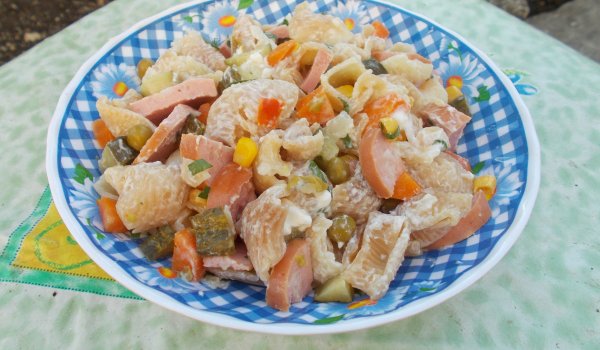 Шарена салата с макарони и зеленчуци - Моята Рецепта