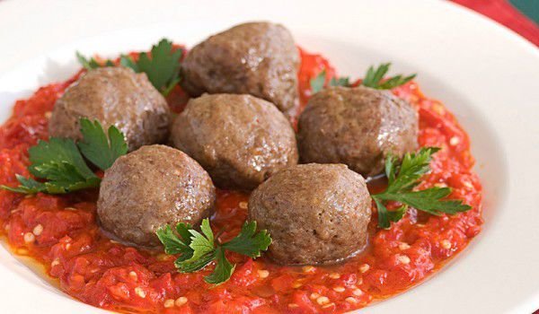 Агнешки кюфтенца в доматен сос