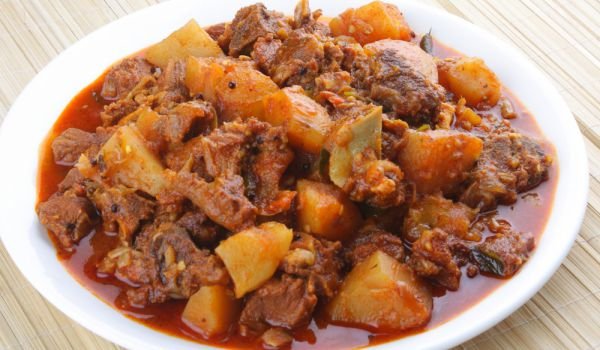 Агнешко къри с картофи (Jeera aloo salan)