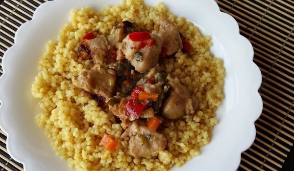Агнешко по марокански със зеленчуци върху кускус