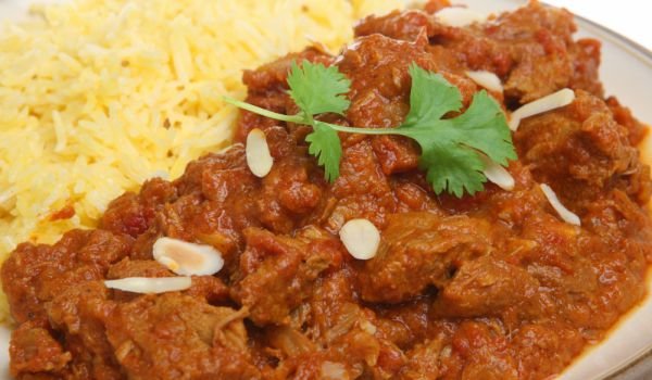 Агнешко с кардамон (Elaichi gosht)