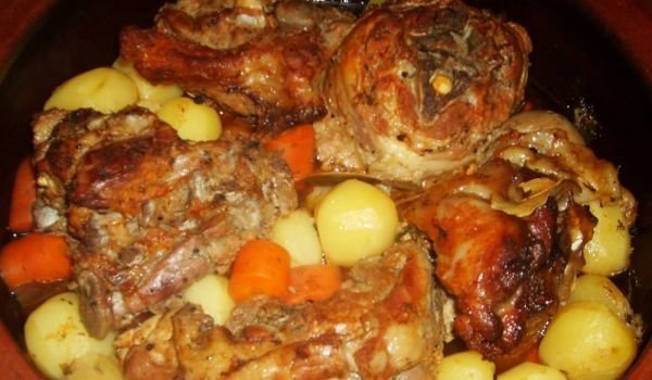 Агнешко с моркови и картофи