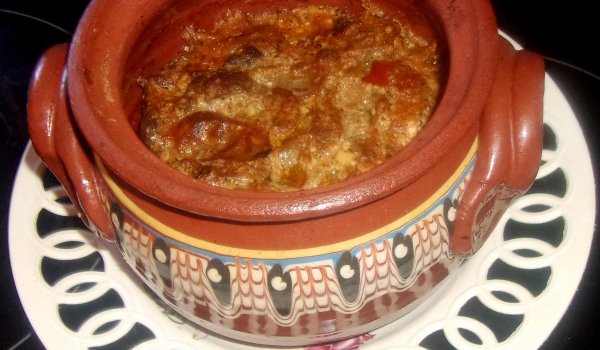 Албански гювечета с пилешки дробчета-фергасе