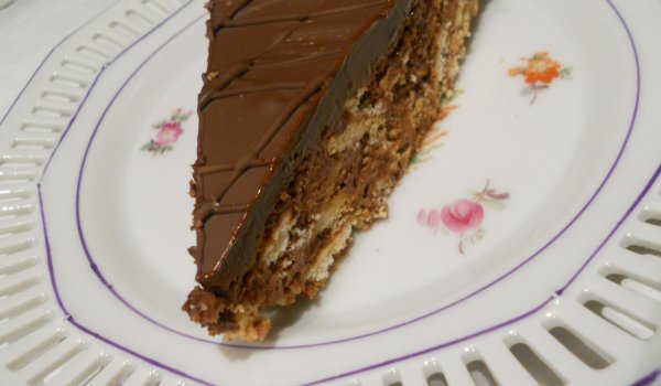 Английска бисквитено-шоколадова торта