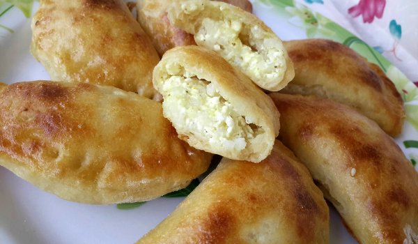 Апетитни банички с извара и ориз