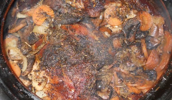 Апетитно агнешко в гювеч