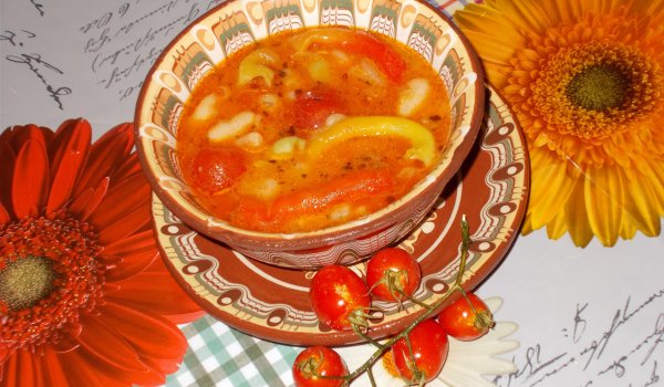 Апетитно бобче с чери доматки и чушлета