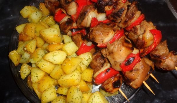 Ароматни картофи с копър и чесън