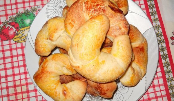 Ароматни козуначни кифлички