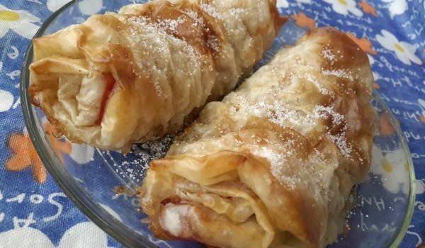 Ароматни рулца с круши и локум