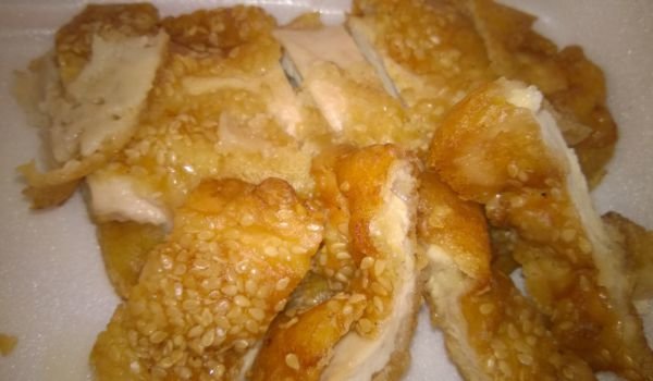 Ароматно пилешко филе със сусам