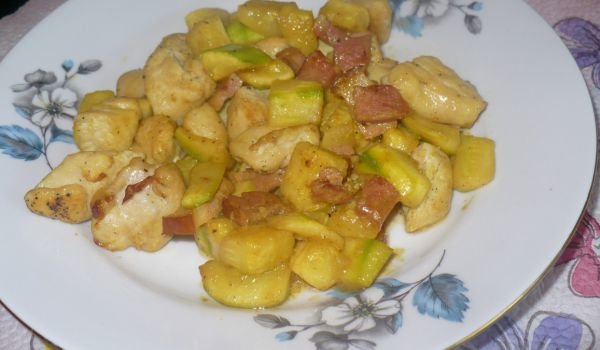 Ароматно пилешко с тиквички