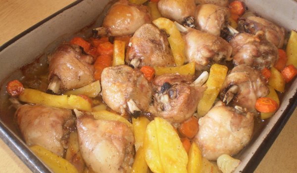 Бабината гозба с пилешки бутчета и зеленчуци