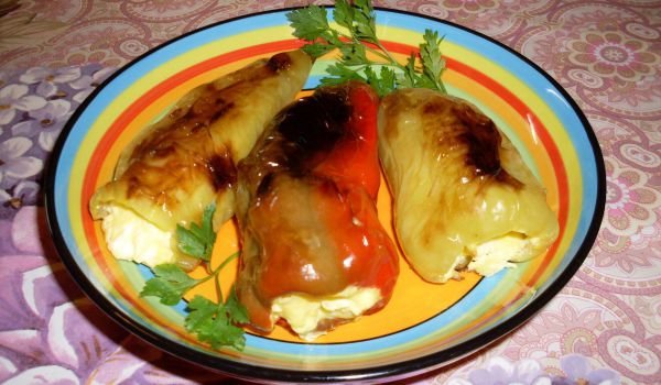 Бабини пълнени чушки с козе сирене