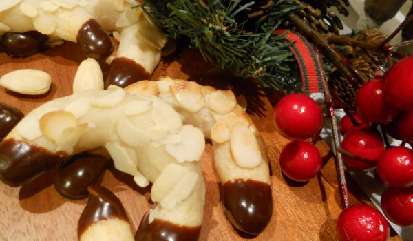 Бадемови рогчета с шоколад