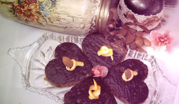 Бадемови сладки с глазура