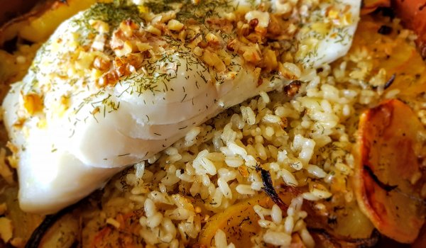 Бакалярос с ориз и картофи