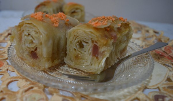 Баклава с ябълки и локум