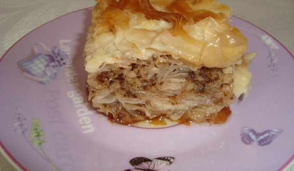 Баклава с нарязани кори