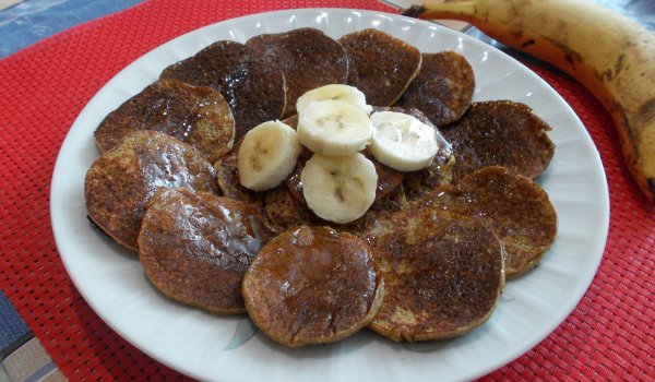 Бананови палачинки с елда и мед