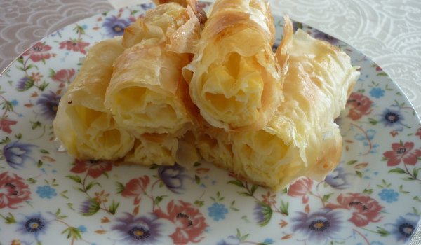 Банички-рулца със сирене и яйца
