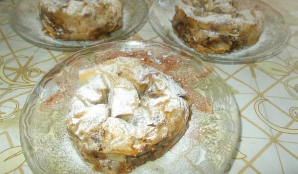 Банички с ябълки и тръстикова захар