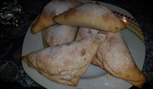 Банички с ябълков пълнеж