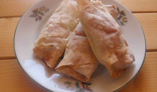 Банички с кори на сач и извара