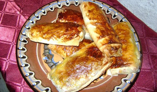 Банички с пушено сирене, гъби и пиле
