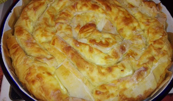 Баница с готови кори и брашно