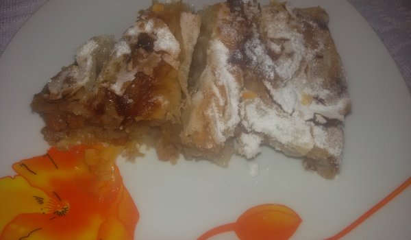 Баница с ябълки и орехи