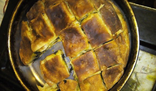 Баница с коприва и картофи с точени кори