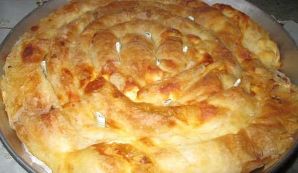 Баница с късмети