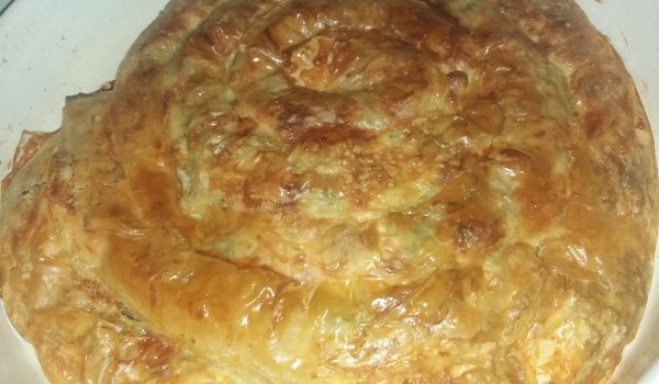 Баница с праз, извара и сирене
