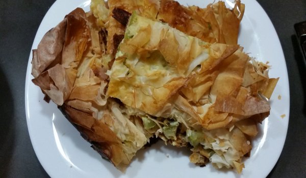 Баница с шунка и кисели краставички