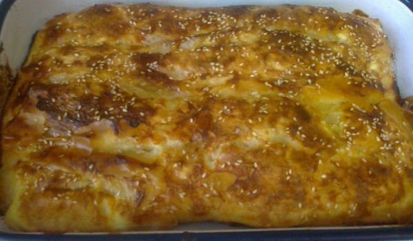 Баница със сирене и сусам на рула