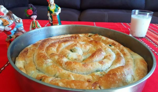 Баница със спанак, сирене и точени кори