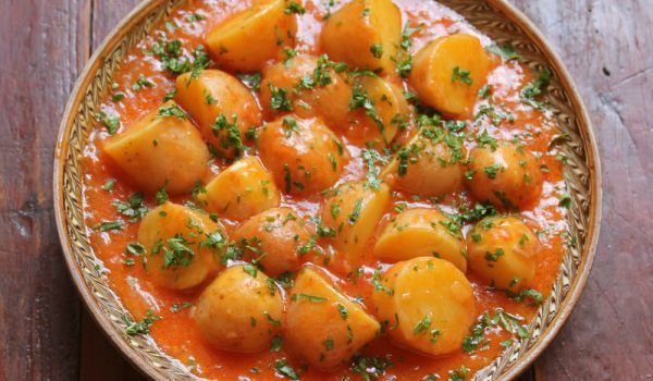 Беларуска яхния с дюли и картофи