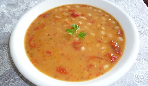 Бял боб с печени чушки