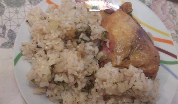Бял ориз с пилешки горни бутчета