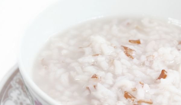 Бяла чорба с ориз