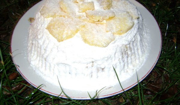 Бяла торта с ананас