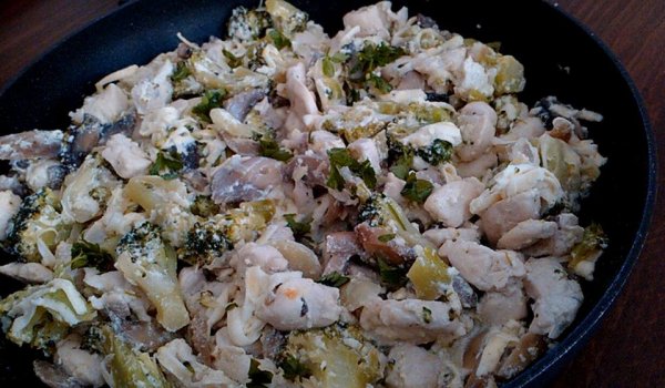 Бяло птиче месо със сметана на фурна