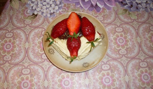 Бишкотена изненада с ягоди