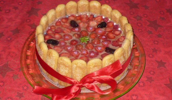 Бишкотено-бисквитена торта с плодове