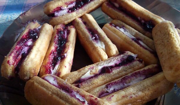 Бишкоти с маскарпоне и сладко от боровинки