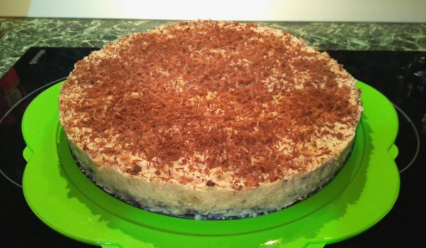 Бисквитена торта с ябълки