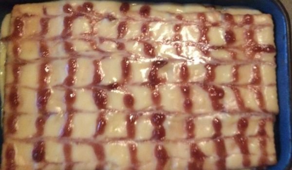 Бисквитена торта с яйчен крем